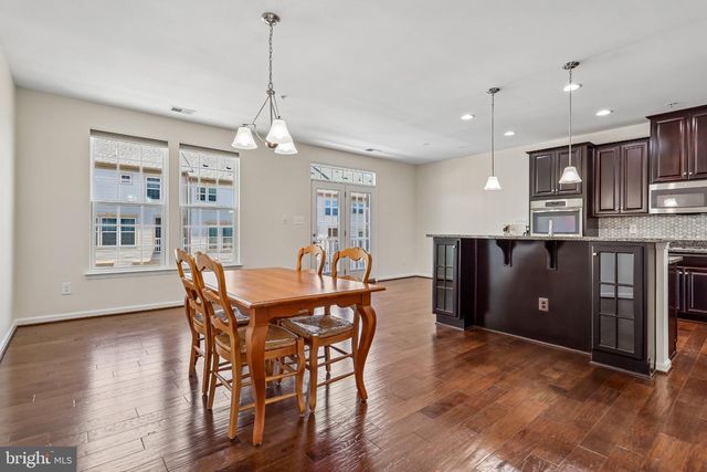 7504 BRUNSON CIR, Gainesville, VA 20155