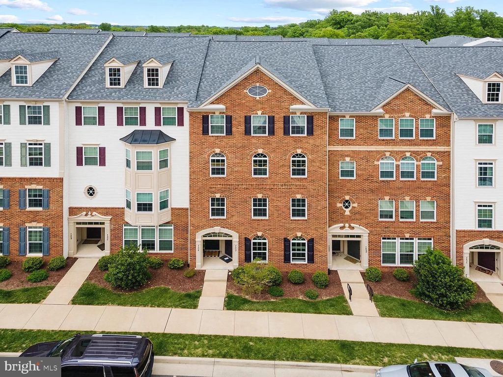 7504 BRUNSON CIR, Gainesville, VA 20155