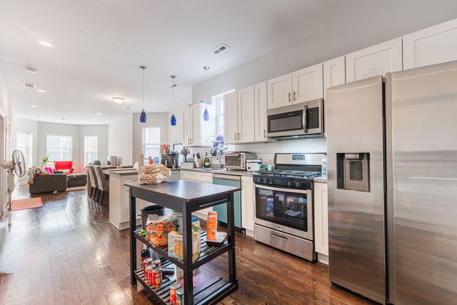 7522 S Langley Avenue, Chicago, IL 60619