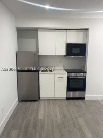 910 SW 8th Ave D, Miami, FL 33130