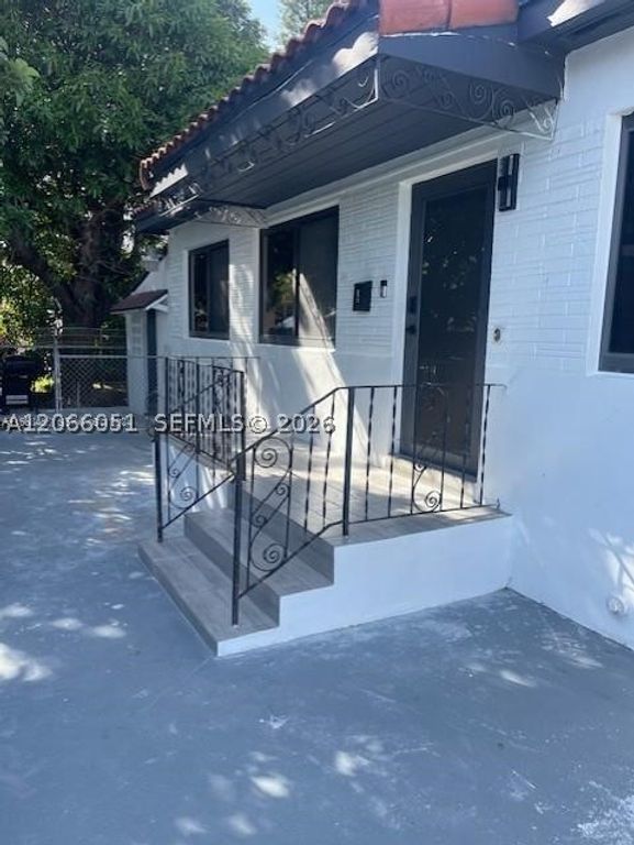 910 SW 8th Ave D, Miami, FL 33130
