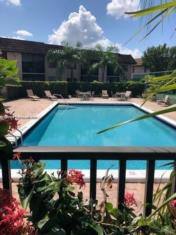 10445 NW 11th St 201, Pembroke Pines, FL 33026