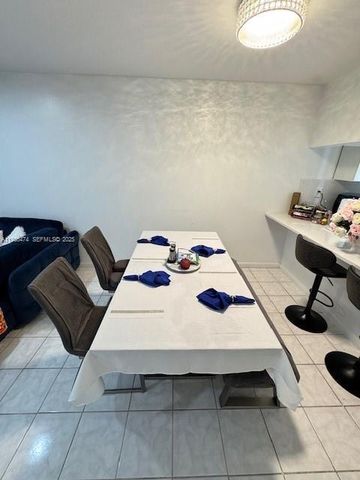 10445 NW 11th St 201, Pembroke Pines, FL 33026