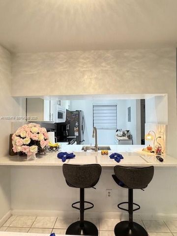 10445 NW 11th St 201, Pembroke Pines, FL 33026