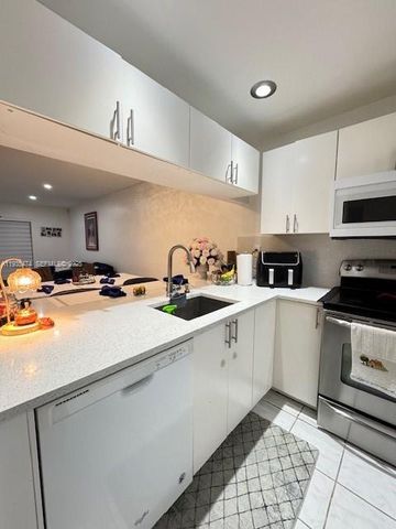 10445 NW 11th St 201, Pembroke Pines, FL 33026