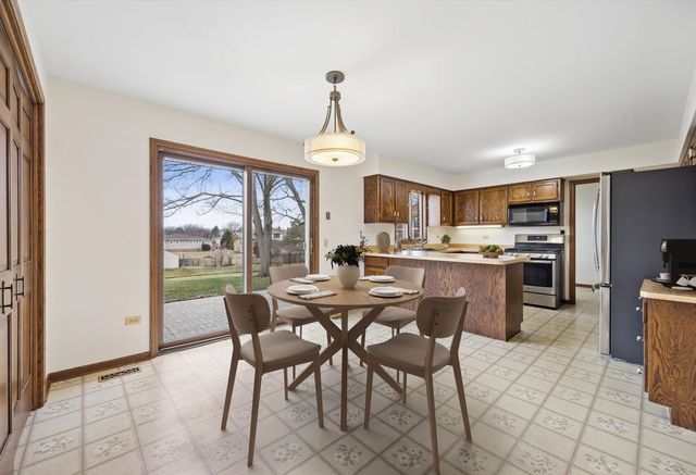 12816 S Parkside Drive, Palos Park, IL 60464