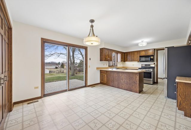 12816 S Parkside Drive, Palos Park, IL 60464