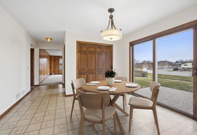 12816 S Parkside Drive, Palos Park, IL 60464