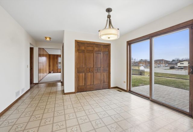 12816 S Parkside Drive, Palos Park, IL 60464