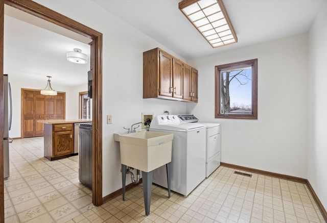 12816 S Parkside Drive, Palos Park, IL 60464