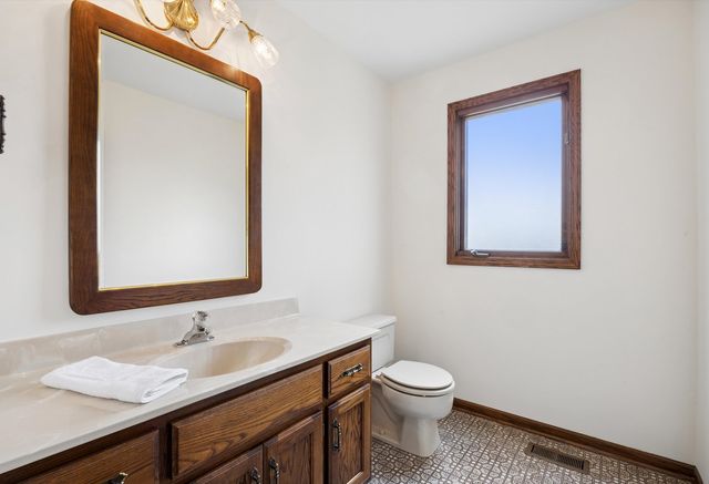 12816 S Parkside Drive, Palos Park, IL 60464