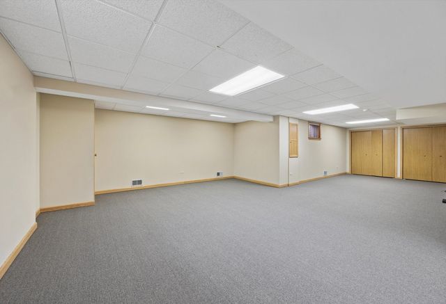 12816 S Parkside Drive, Palos Park, IL 60464