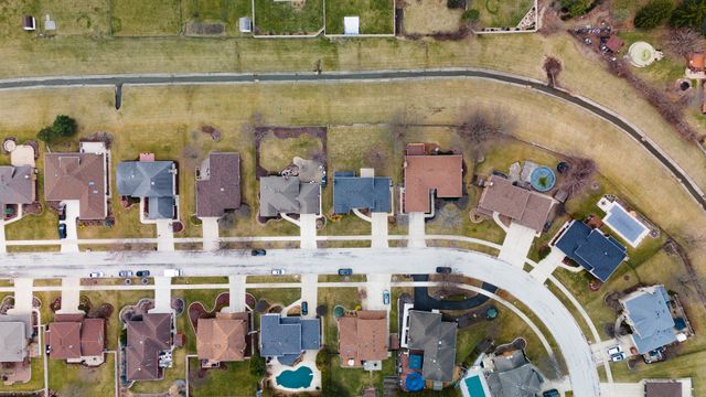 12816 S Parkside Drive, Palos Park, IL 60464