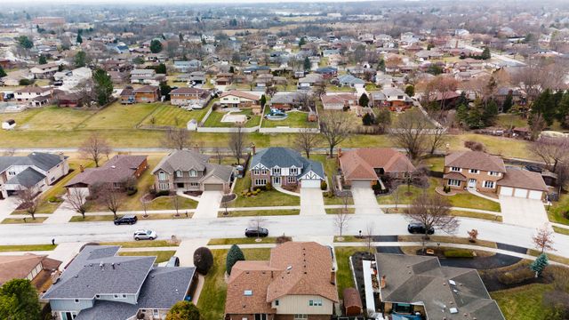 12816 S Parkside Drive, Palos Park, IL 60464