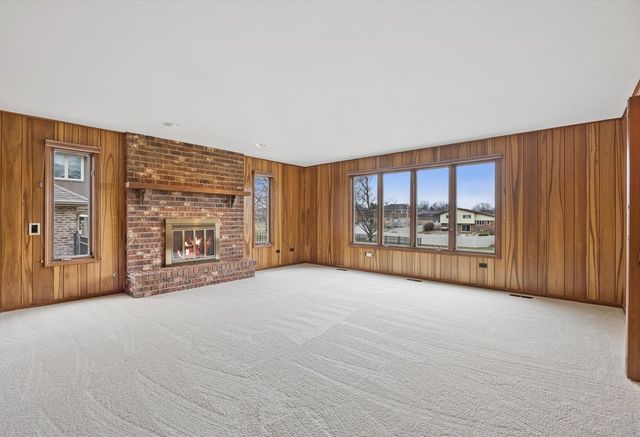 12816 S Parkside Drive, Palos Park, IL 60464