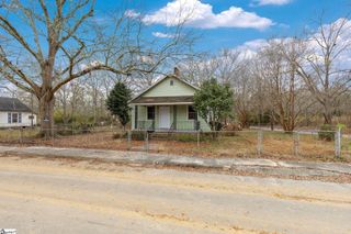 143 Pine Street, Clinton, SC 29325