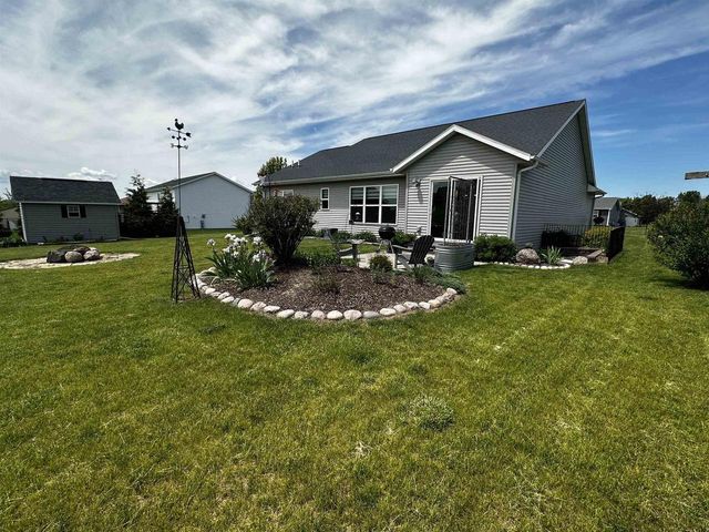 2300 MAYEK DRIVE, Waupaca, WI 54981