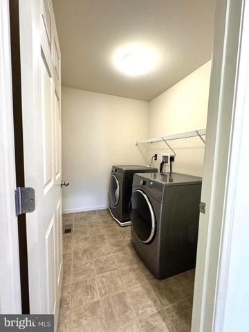 1800 CAMEO CT, Harrisburg, PA 17110