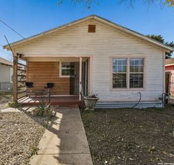 2214 Menchaca St, San Antonio, TX 78207