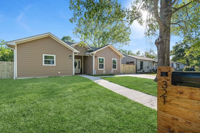 321 Briarwood Drive, Baytown, TX 77520