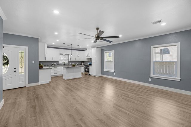 321 Briarwood Drive, Baytown, TX 77520