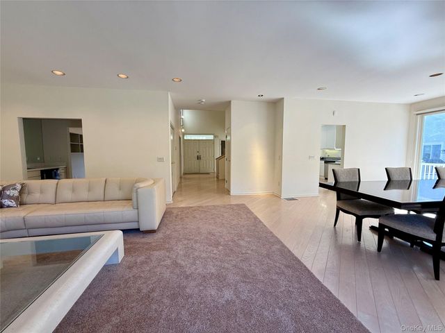 7 Cobblefield Lane, White Plains, NY 10605