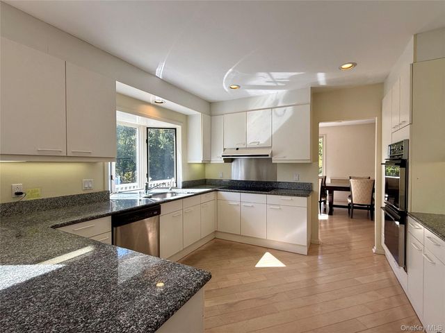 7 Cobblefield Lane, White Plains, NY 10605