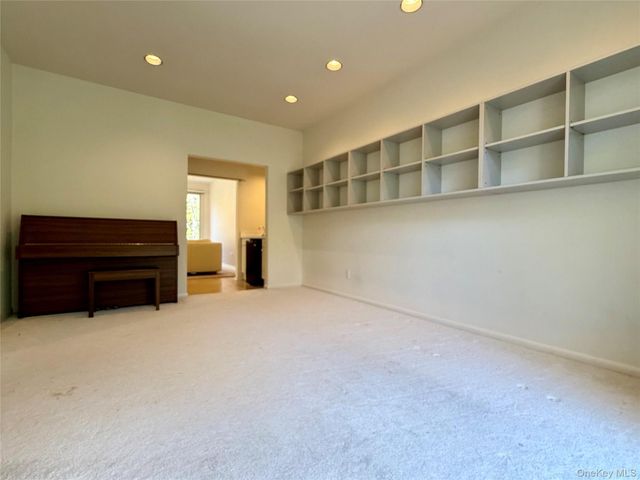 7 Cobblefield Lane, White Plains, NY 10605