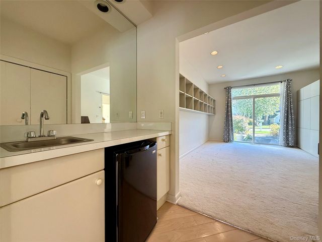 7 Cobblefield Lane, White Plains, NY 10605