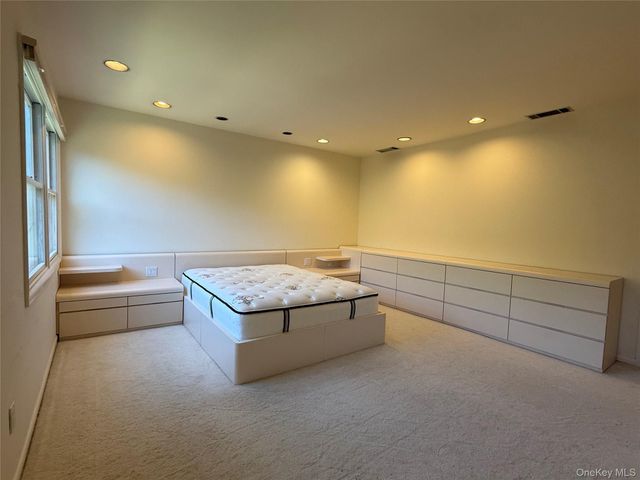 7 Cobblefield Lane, White Plains, NY 10605