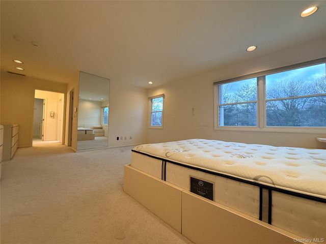 7 Cobblefield Lane, White Plains, NY 10605