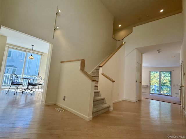 7 Cobblefield Lane, White Plains, NY 10605