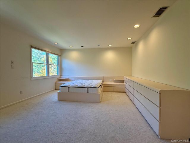 7 Cobblefield Lane, White Plains, NY 10605