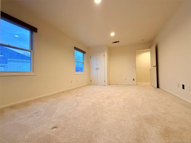 7 Cobblefield Lane, White Plains, NY 10605