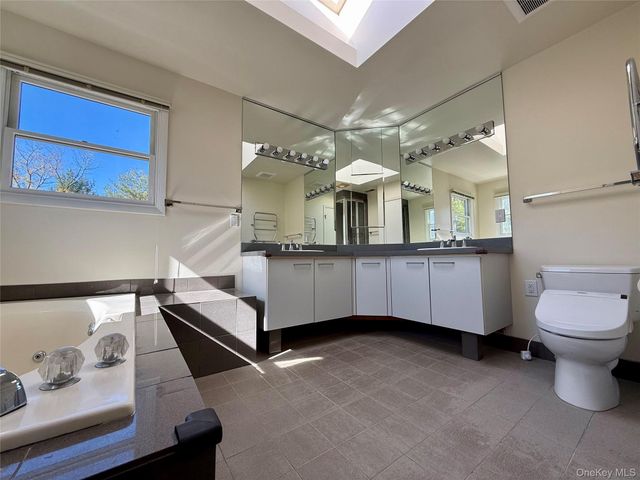 7 Cobblefield Lane, White Plains, NY 10605