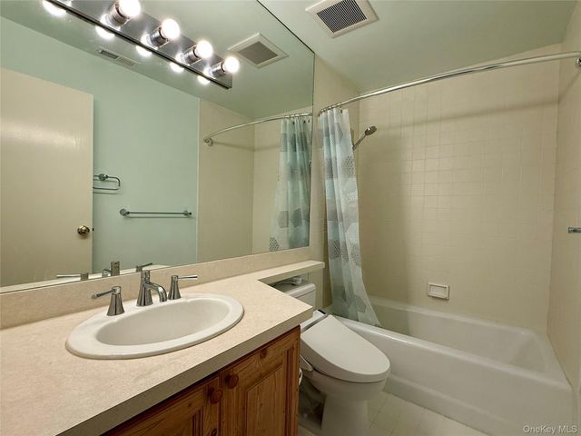 7 Cobblefield Lane, White Plains, NY 10605