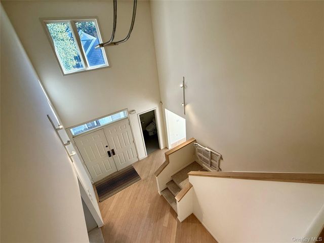 7 Cobblefield Lane, White Plains, NY 10605