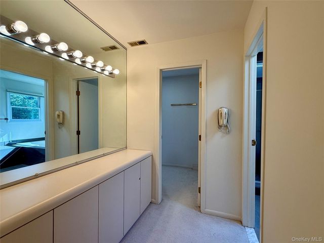 7 Cobblefield Lane, White Plains, NY 10605