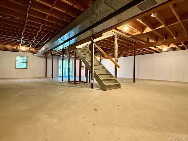 7 Cobblefield Lane, White Plains, NY 10605