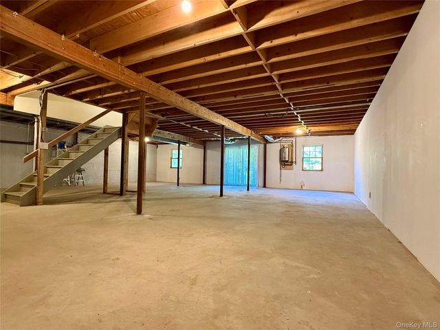 7 Cobblefield Lane, White Plains, NY 10605