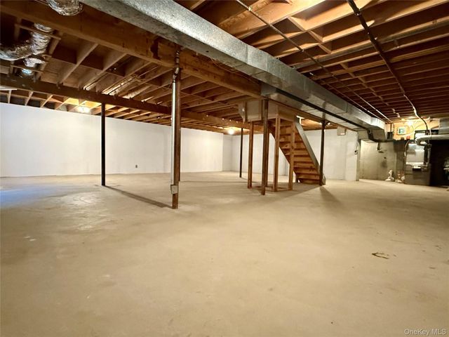 7 Cobblefield Lane, White Plains, NY 10605