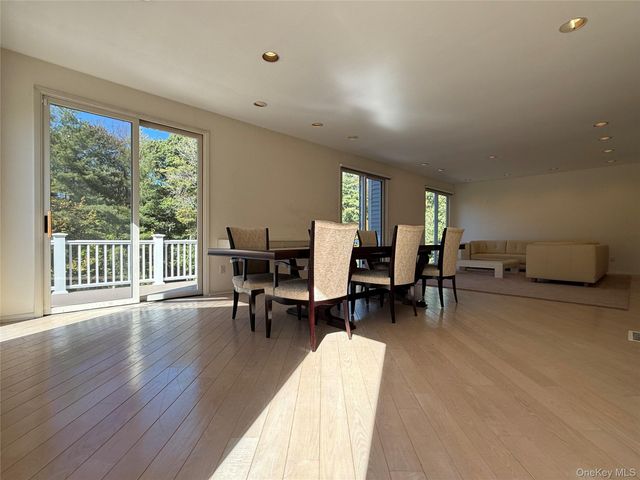 7 Cobblefield Lane, White Plains, NY 10605