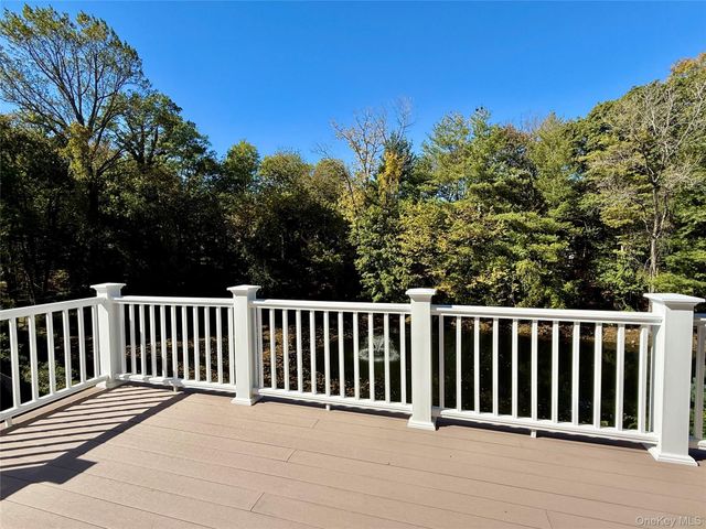 7 Cobblefield Lane, White Plains, NY 10605