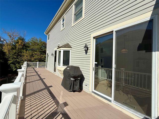 7 Cobblefield Lane, White Plains, NY 10605