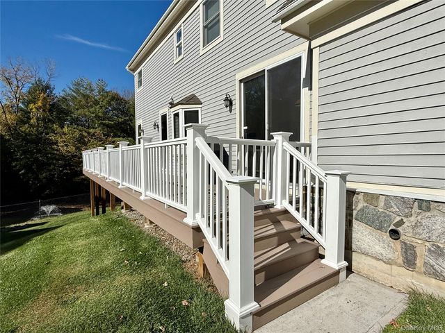 7 Cobblefield Lane, White Plains, NY 10605