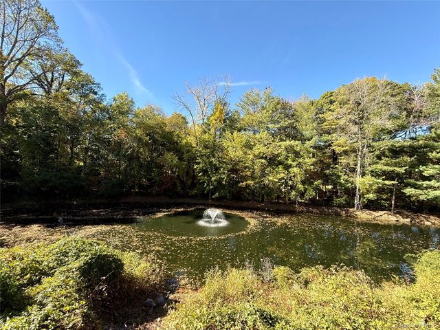 7 Cobblefield Lane, White Plains, NY 10605