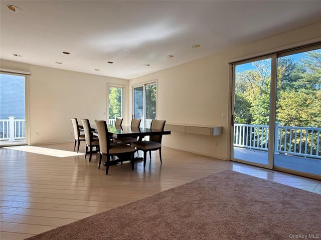 7 Cobblefield Lane, White Plains, NY 10605