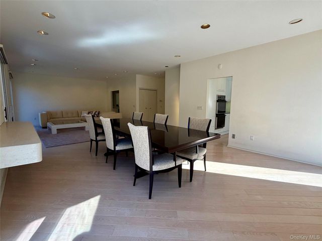 7 Cobblefield Lane, White Plains, NY 10605