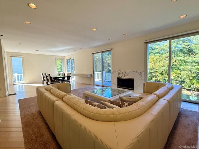 7 Cobblefield Lane, White Plains, NY 10605