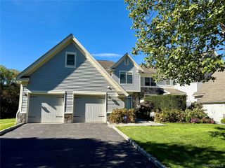 7 Cobblefield Lane, White Plains, NY 10605